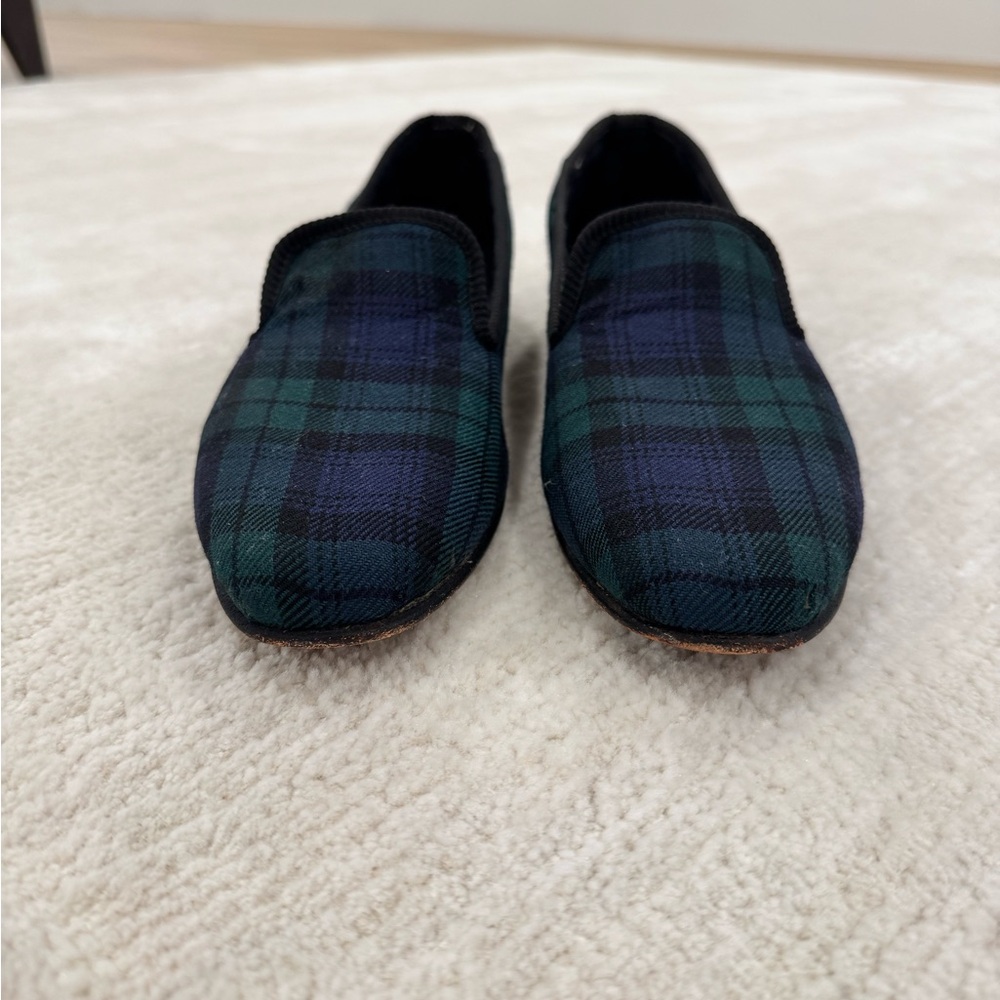 Elegant Plaid Loafers in Black and Green - Picture 5 of 15